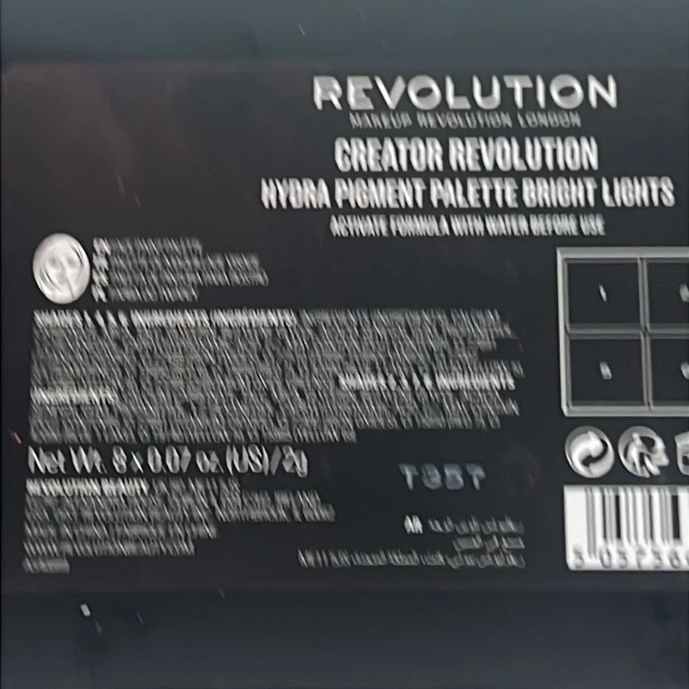 Revolution‎ Creator Hydra Pigment Palette Bright lights water activate.